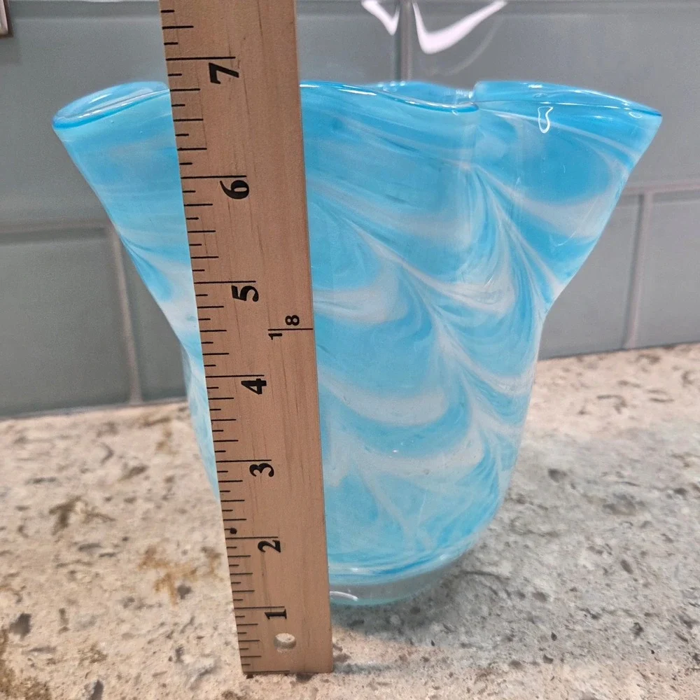 Hand Blown Blue White Swirl‎ Art Glass Handkerchief Vase Ruffled Star Rim 6.5